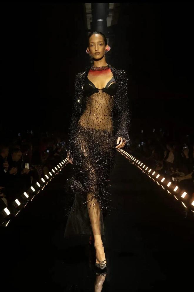 穿出巴黎女人的姿态，要几步？__穿出巴黎女人的姿态，要几步？