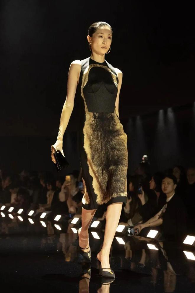 _穿出巴黎女人的姿态，要几步？_穿出巴黎女人的姿态，要几步？