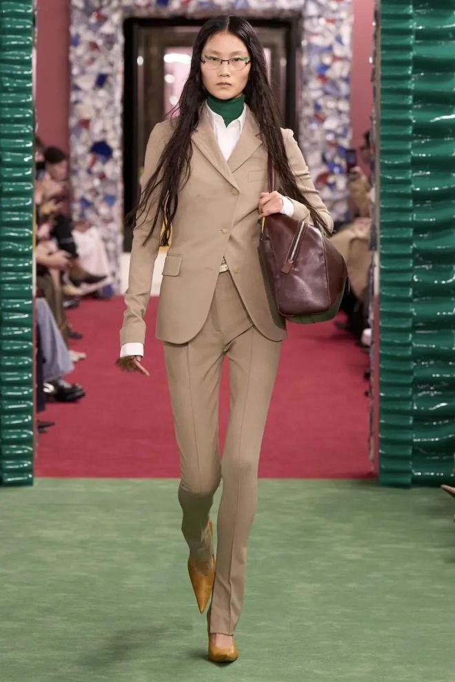 _穿出巴黎女人的姿态，要几步？_穿出巴黎女人的姿态，要几步？