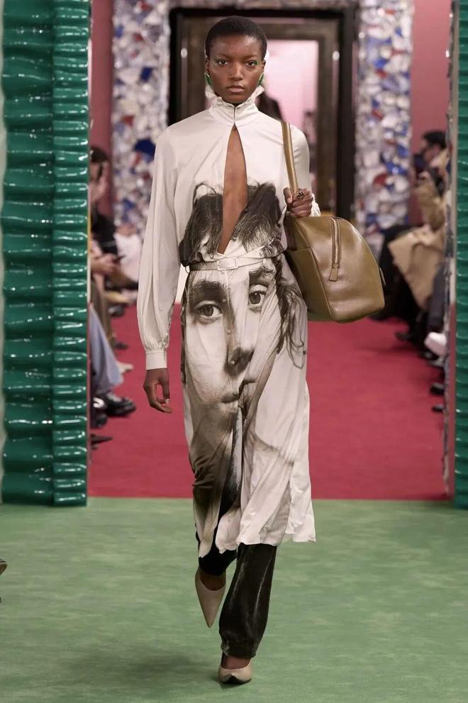 _穿出巴黎女人的姿态，要几步？_穿出巴黎女人的姿态，要几步？