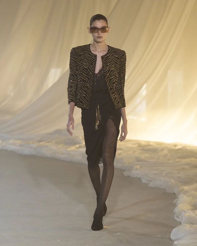 _穿出巴黎女人的姿态，要几步？_穿出巴黎女人的姿态，要几步？