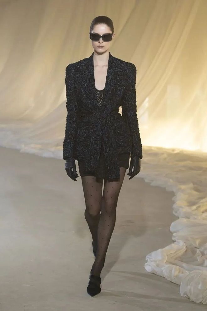 _穿出巴黎女人的姿态，要几步？_穿出巴黎女人的姿态，要几步？