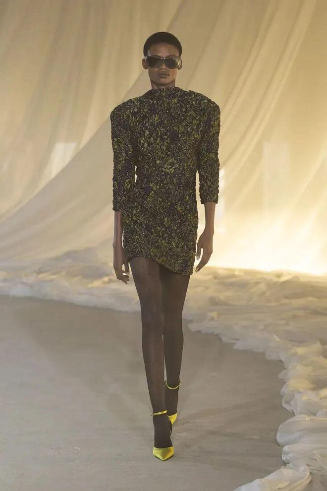 穿出巴黎女人的姿态，要几步？__穿出巴黎女人的姿态，要几步？