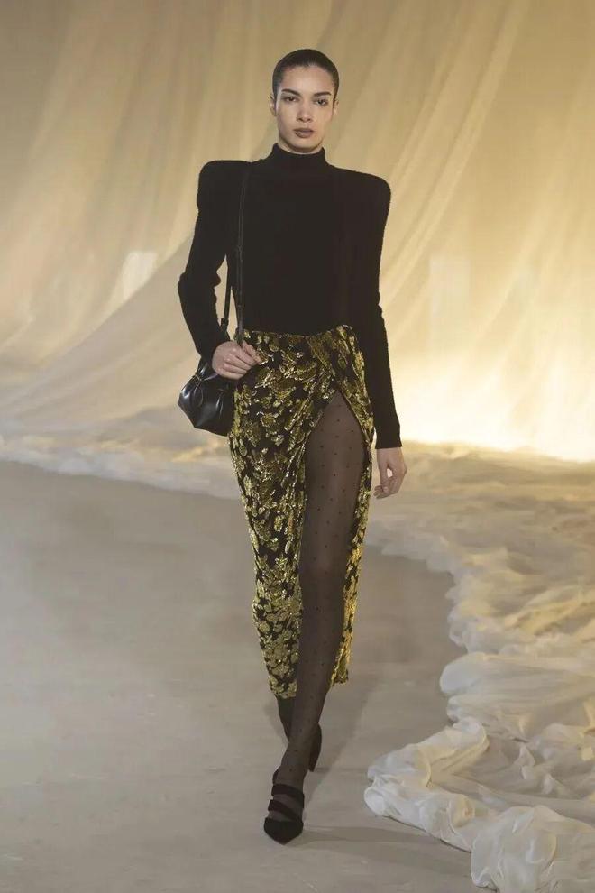 _穿出巴黎女人的姿态，要几步？_穿出巴黎女人的姿态，要几步？