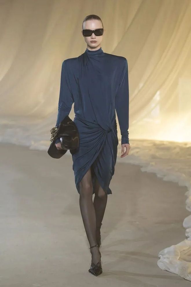 穿出巴黎女人的姿态，要几步？_穿出巴黎女人的姿态，要几步？_