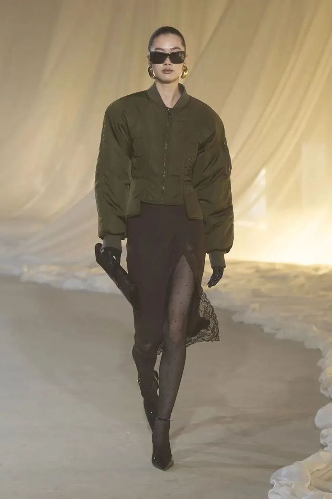 _穿出巴黎女人的姿态，要几步？_穿出巴黎女人的姿态，要几步？