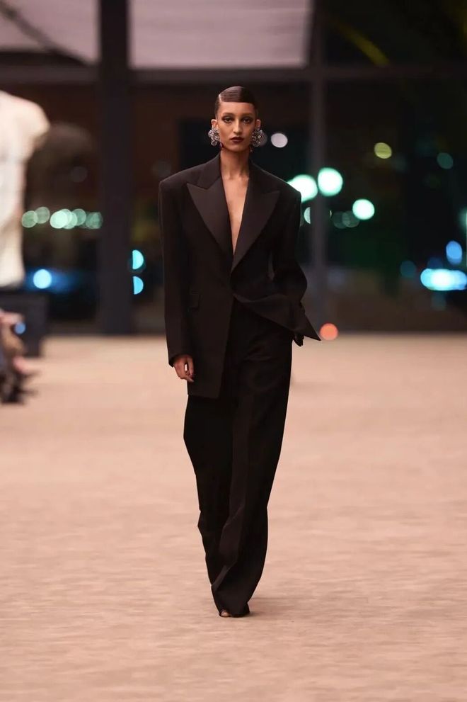 穿出巴黎女人的姿态，要几步？__穿出巴黎女人的姿态，要几步？