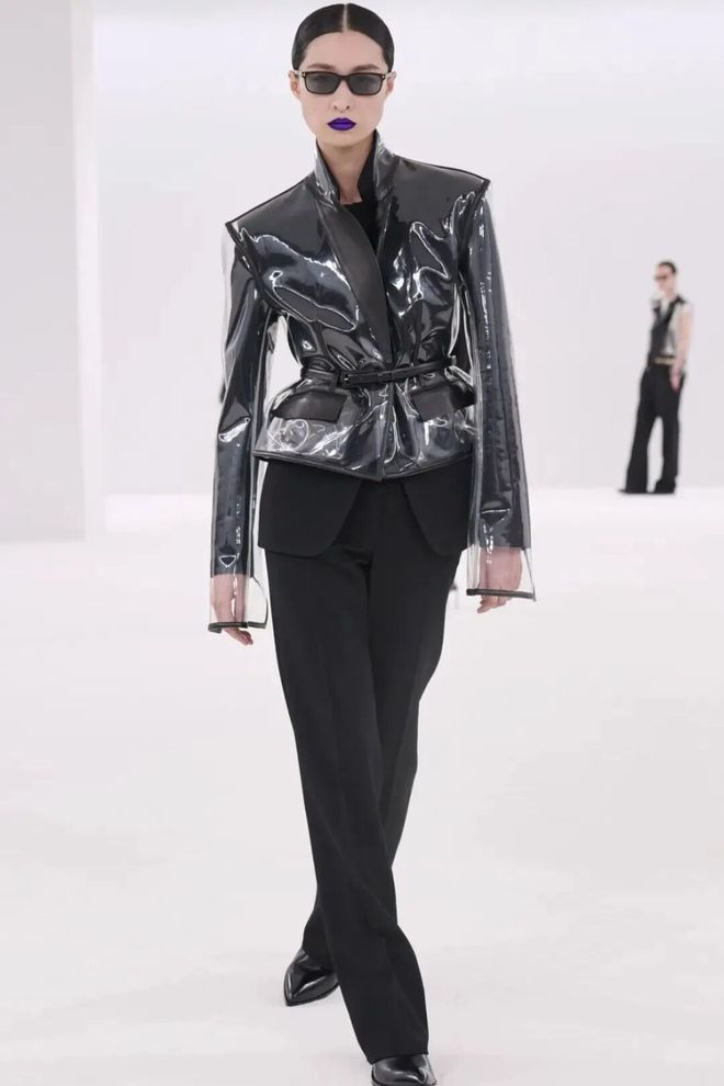 _穿出巴黎女人的姿态，要几步？_穿出巴黎女人的姿态，要几步？