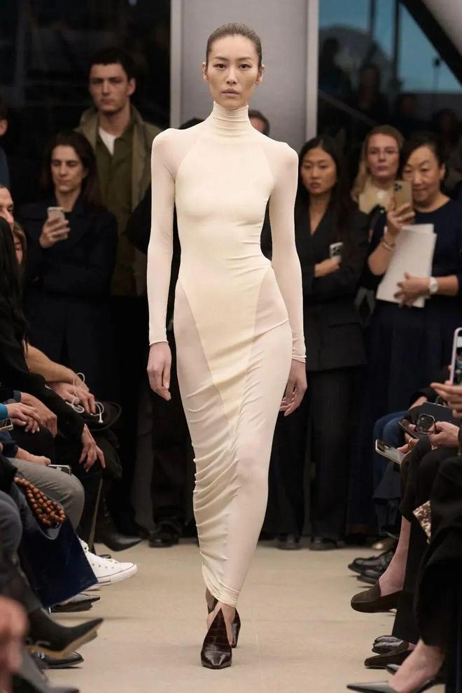 _穿出巴黎女人的姿态，要几步？_穿出巴黎女人的姿态，要几步？