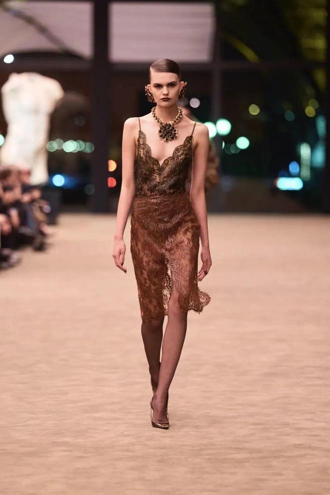 穿出巴黎女人的姿态，要几步？__穿出巴黎女人的姿态，要几步？