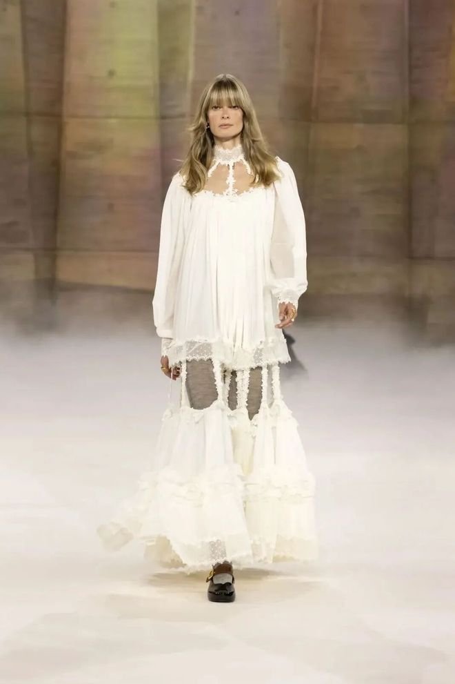 _穿出巴黎女人的姿态，要几步？_穿出巴黎女人的姿态，要几步？