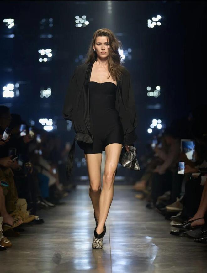 穿出巴黎女人的姿态，要几步？_穿出巴黎女人的姿态，要几步？_