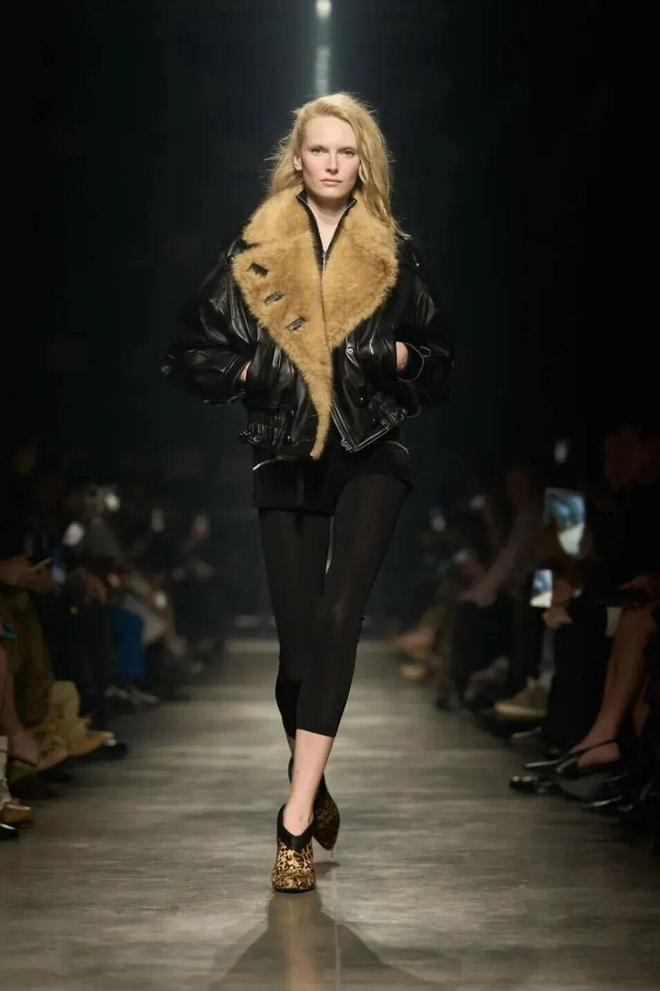 穿出巴黎女人的姿态，要几步？__穿出巴黎女人的姿态，要几步？