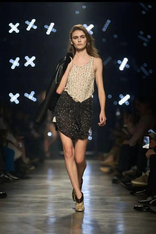 穿出巴黎女人的姿态，要几步？__穿出巴黎女人的姿态，要几步？