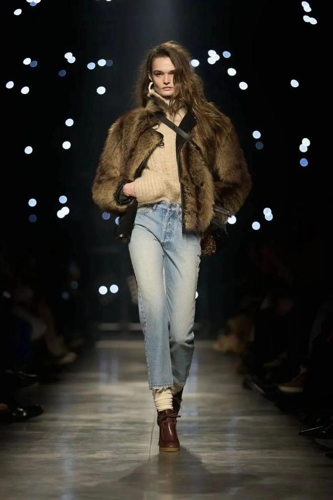 _穿出巴黎女人的姿态，要几步？_穿出巴黎女人的姿态，要几步？