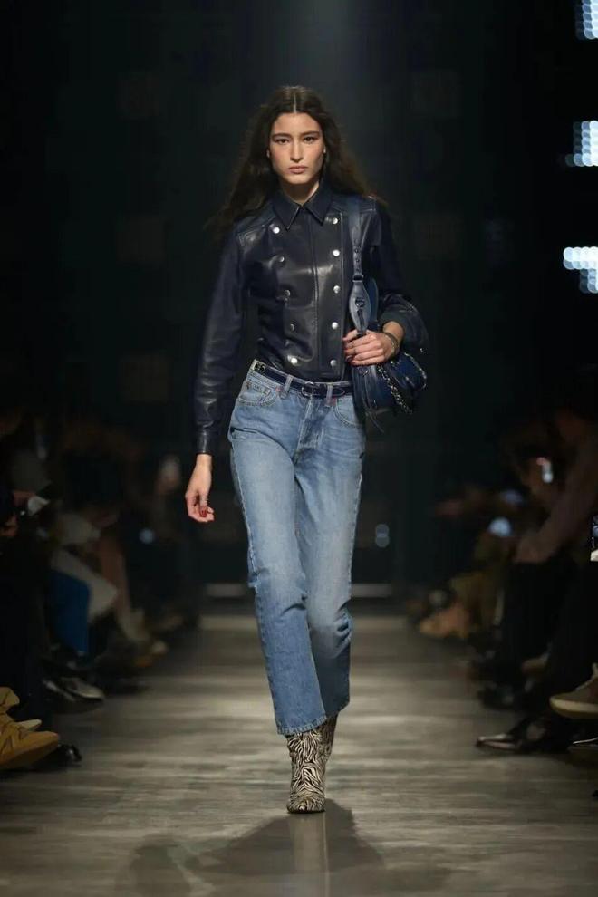 _穿出巴黎女人的姿态，要几步？_穿出巴黎女人的姿态，要几步？