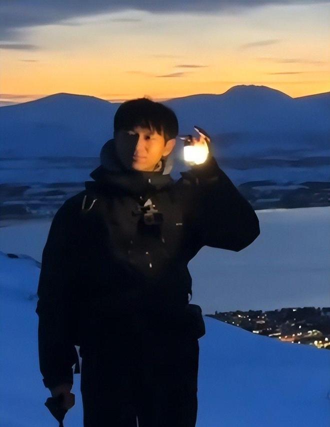 挪威颜值_网友模仿两会女记者抢镜视频_