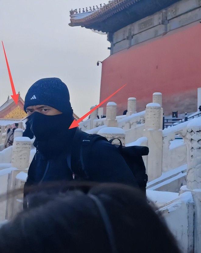 网友模仿两会女记者抢镜视频__挪威颜值