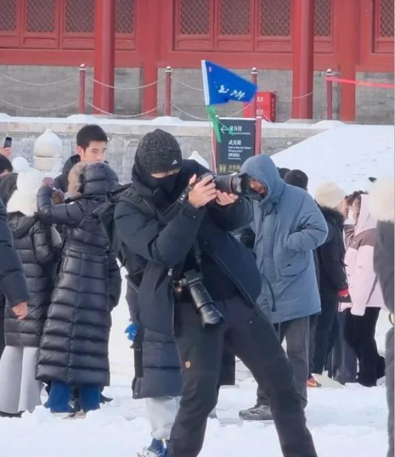 挪威颜值_网友模仿两会女记者抢镜视频_