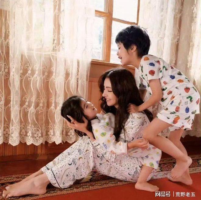 超高颜值时尚空姐baby__加拿大超高颜值兄妹