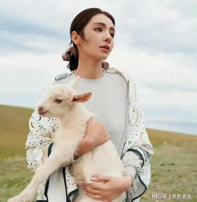 加拿大超高颜值兄妹__超高颜值时尚空姐baby