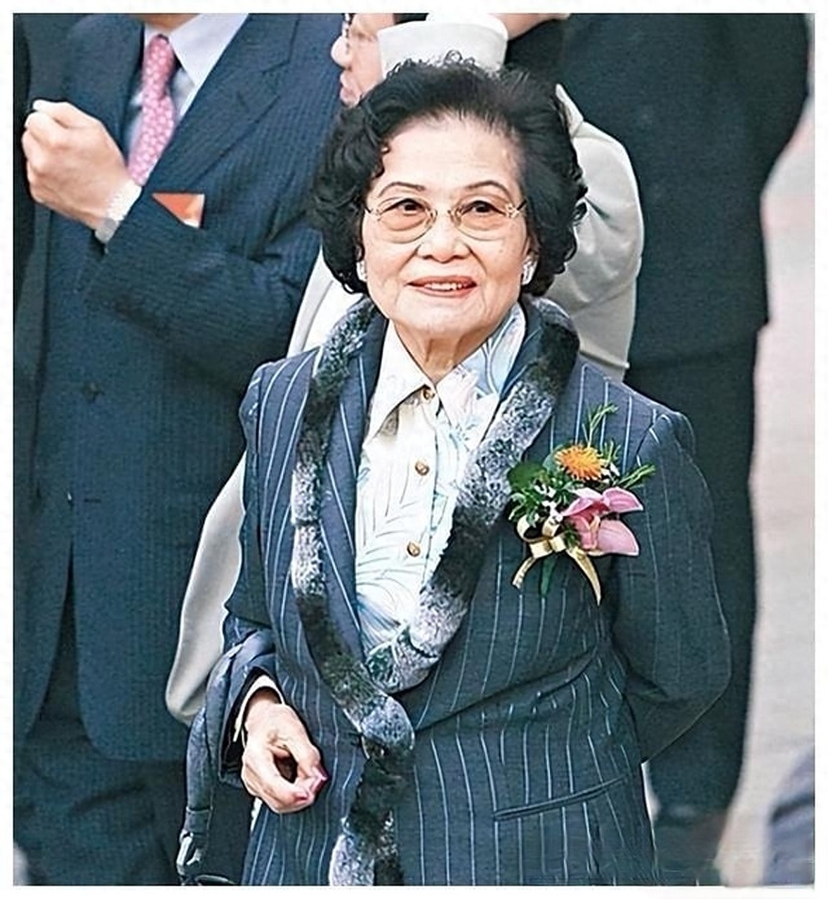 钱再多有什么用？2个女儿惨死 3个儿子反目，千亿家产换不来亲情