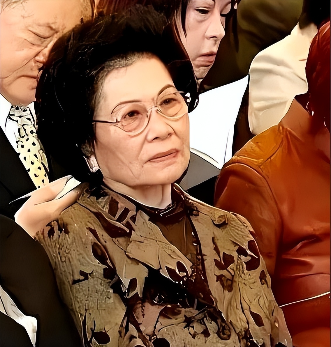 亲情因为钱反目的新闻__亲情为了钱闹翻的名言