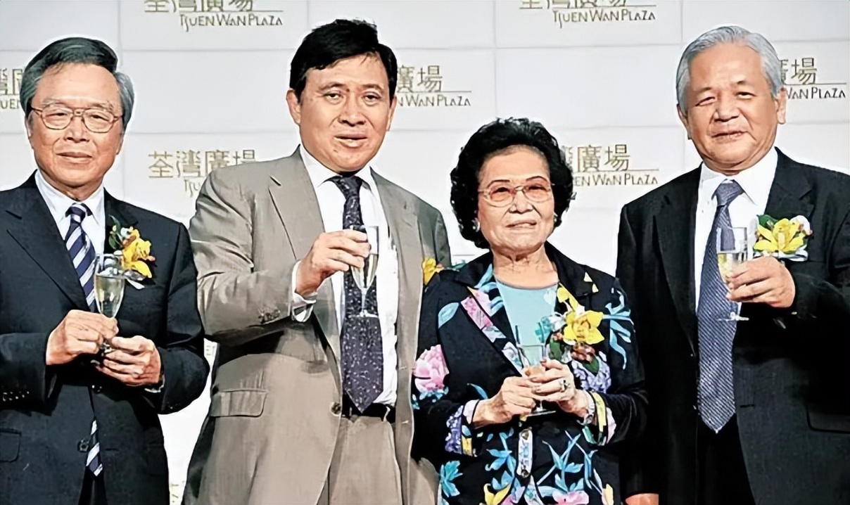 _亲情因为钱反目的新闻_亲情为了钱闹翻的名言