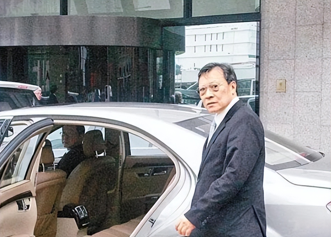 亲情因为钱反目的新闻_亲情为了钱闹翻的名言_