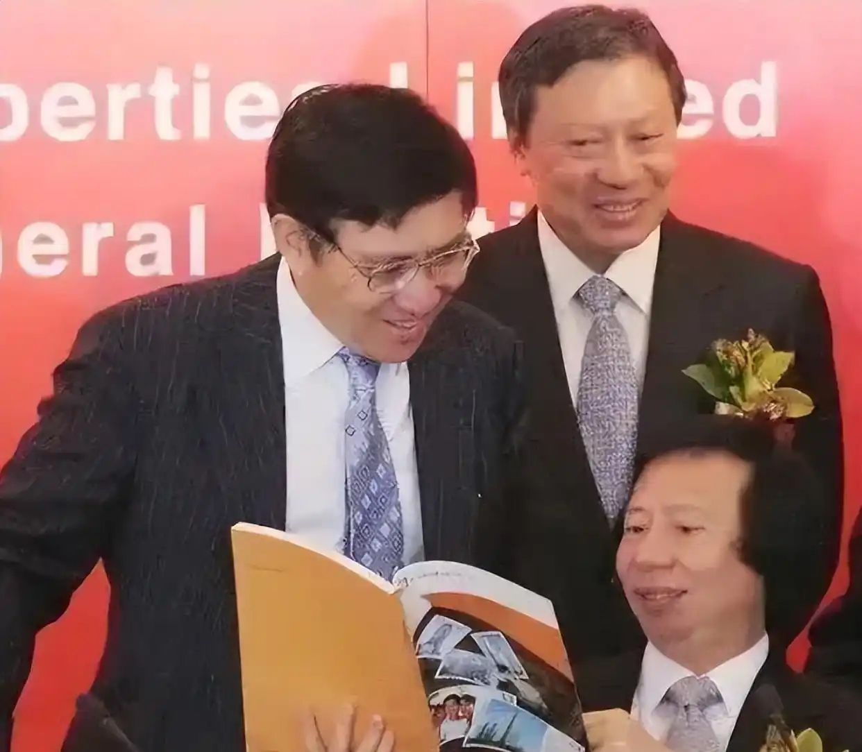 亲情为了钱闹翻的名言_亲情因为钱反目的新闻_