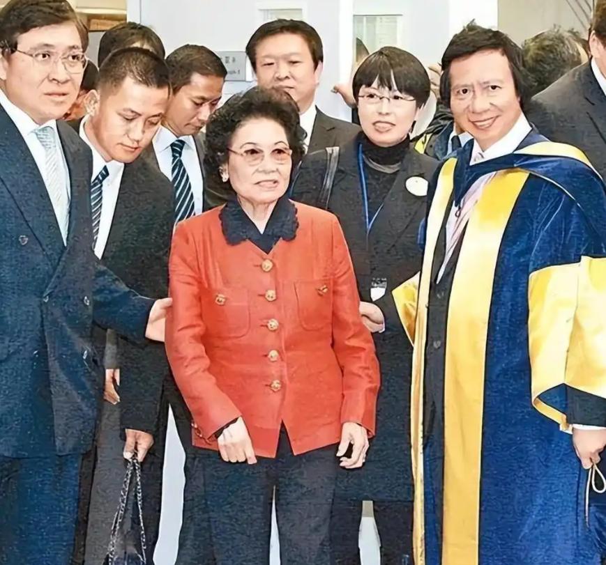 亲情为了钱闹翻的名言__亲情因为钱反目的新闻