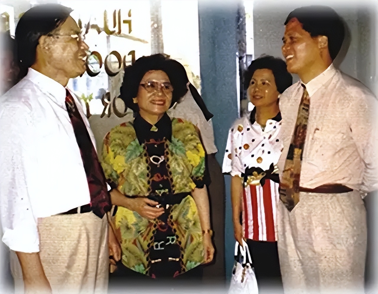 _亲情因为钱反目的新闻_亲情为了钱闹翻的名言