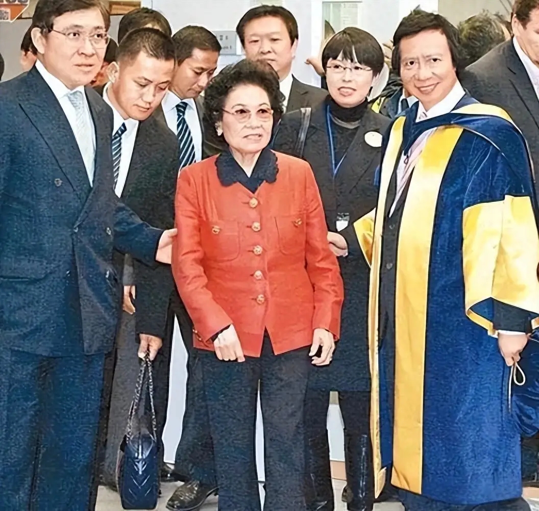 亲情为了钱闹翻的名言_亲情因为钱反目的新闻_