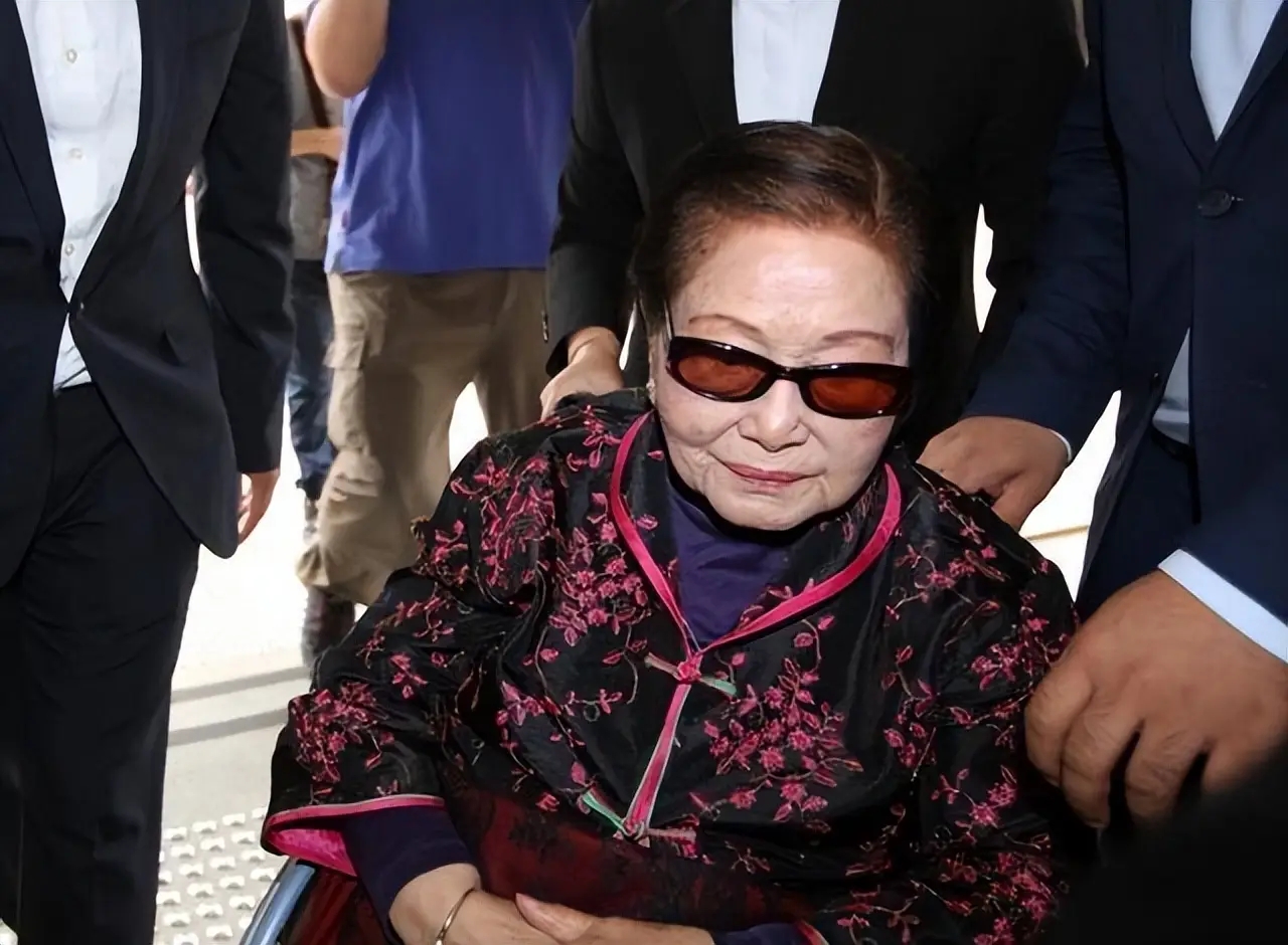 亲情为了钱闹翻的名言__亲情因为钱反目的新闻