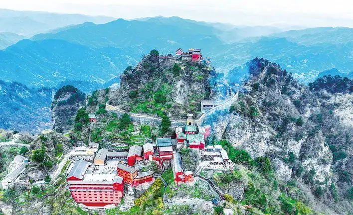 因武当景好而来 为一城好景停留__因武当景好而来 为一城好景停留