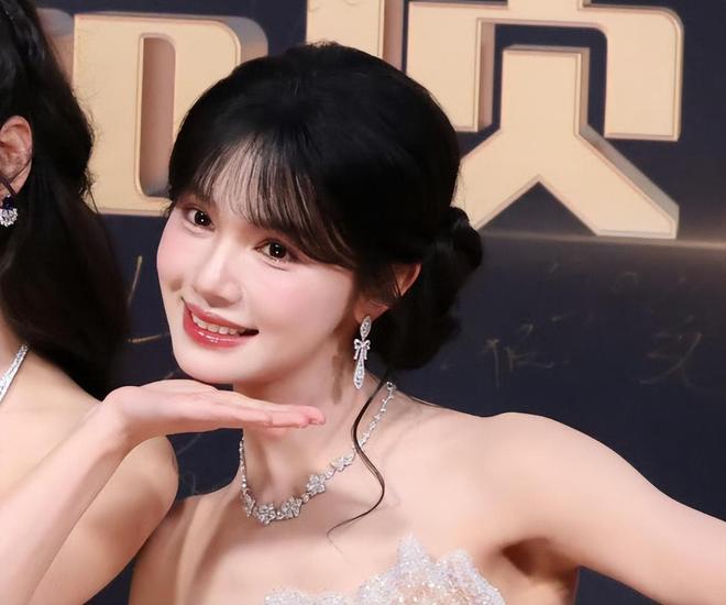 小说顶插性感撩人__向太评价向佐女友