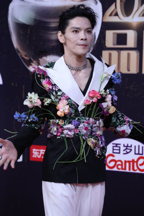 向太评价向佐女友_小说顶插性感撩人_