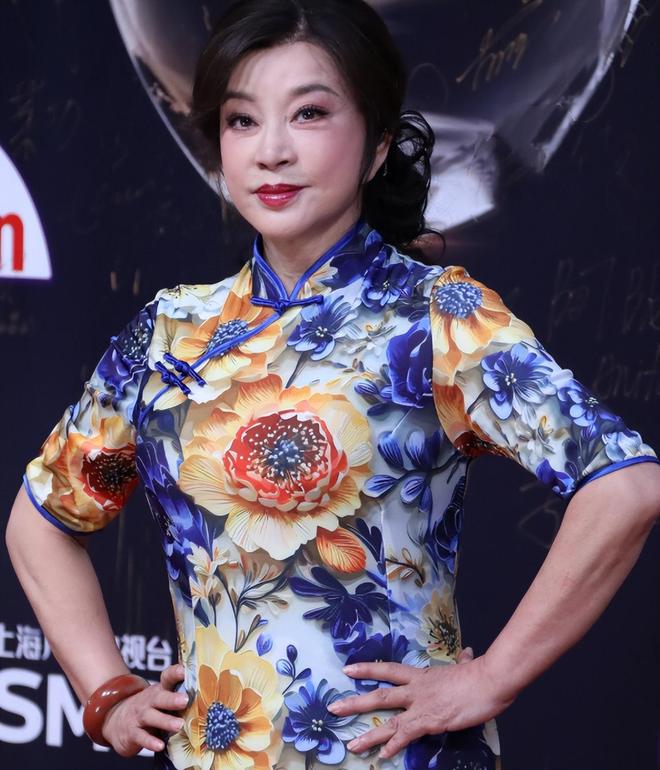 向太评价向佐女友_小说顶插性感撩人_