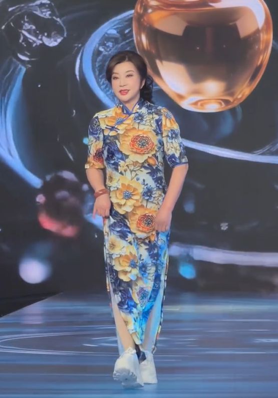 _向太评价向佐女友_小说顶插性感撩人