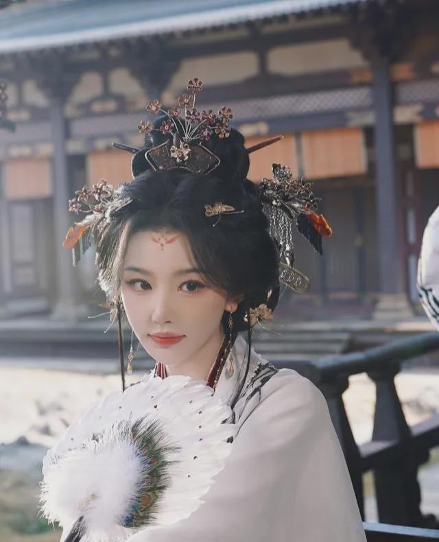 _又飒又美的女生_颜值清新