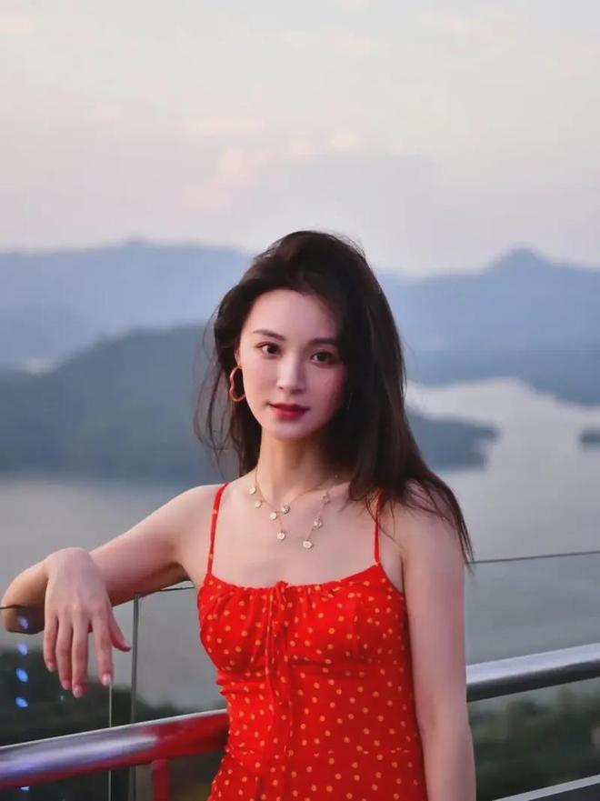 _颜值清新_又飒又美的女生