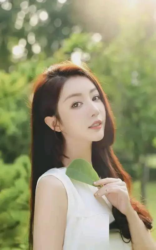 又飒又美的女生_颜值清新_