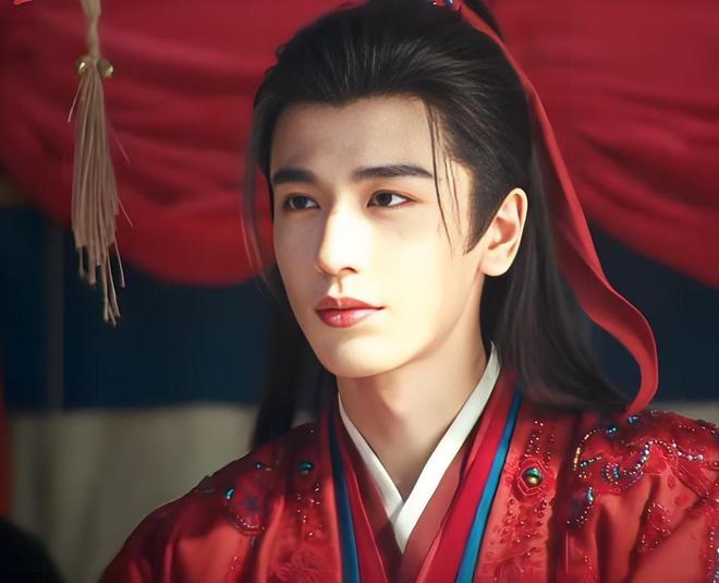 《逐玉》双平台热度破万，95花生格局变了，张凌赫能成新顶流吗？_《逐玉》双平台热度破万，95花生格局变了，张凌赫能成新顶流吗？_