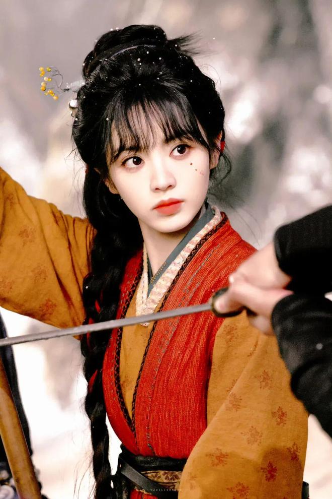 《逐玉》双平台热度破万，95花生格局变了，张凌赫能成新顶流吗？__《逐玉》双平台热度破万，95花生格局变了，张凌赫能成新顶流吗？