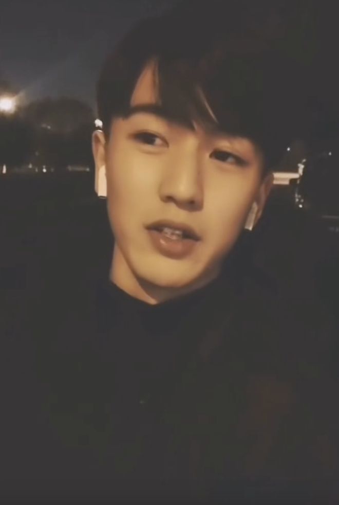 _张凌赫9年前素人期的采访火了,190cm身高鹤立鸡群,像胖版李敏镐_张凌赫9年前素人期的采访火了,190cm身高鹤立鸡群,像胖版李敏镐