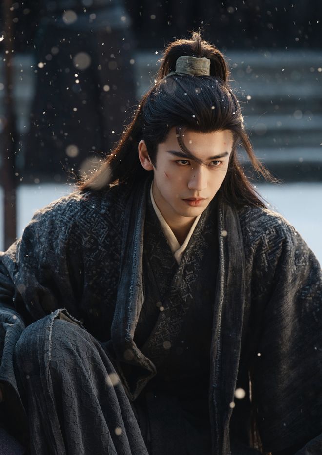 _张凌赫9年前素人期的采访火了,190cm身高鹤立鸡群,像胖版李敏镐_张凌赫9年前素人期的采访火了,190cm身高鹤立鸡群,像胖版李敏镐