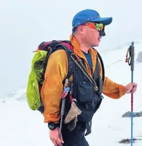 成都登协主席蒋峻：三月踏青赏花就登龙泉山