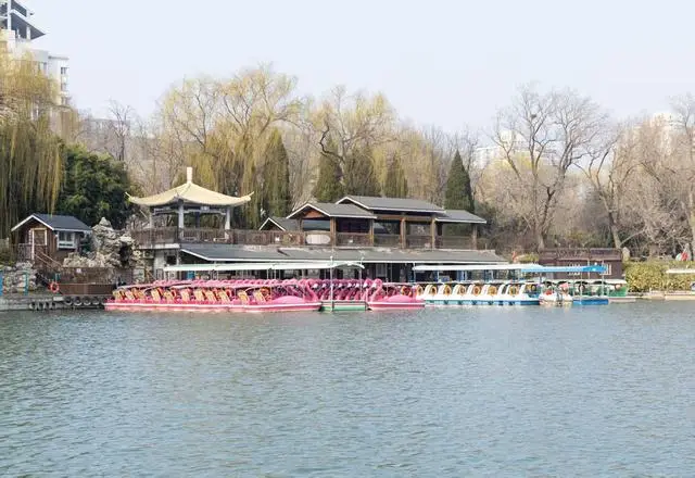 北京5家市属公园明日游船开航！坐船看什么？攻略——__北京5家市属公园明日游船开航！坐船看什么？攻略——