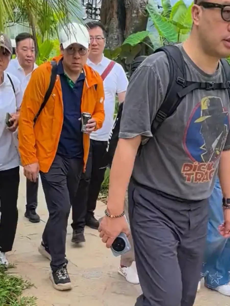 周慧敏赞老公晒恩爱__李念晒与老公恩爱合照