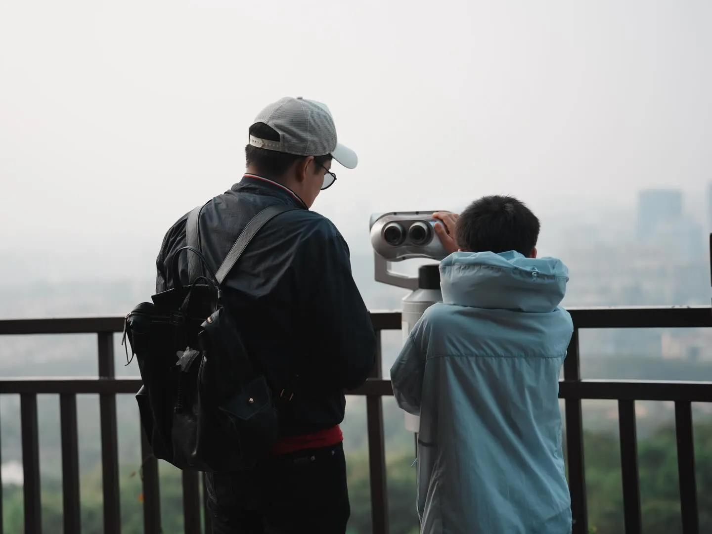 李念晒与老公恩爱合照__周慧敏赞老公晒恩爱